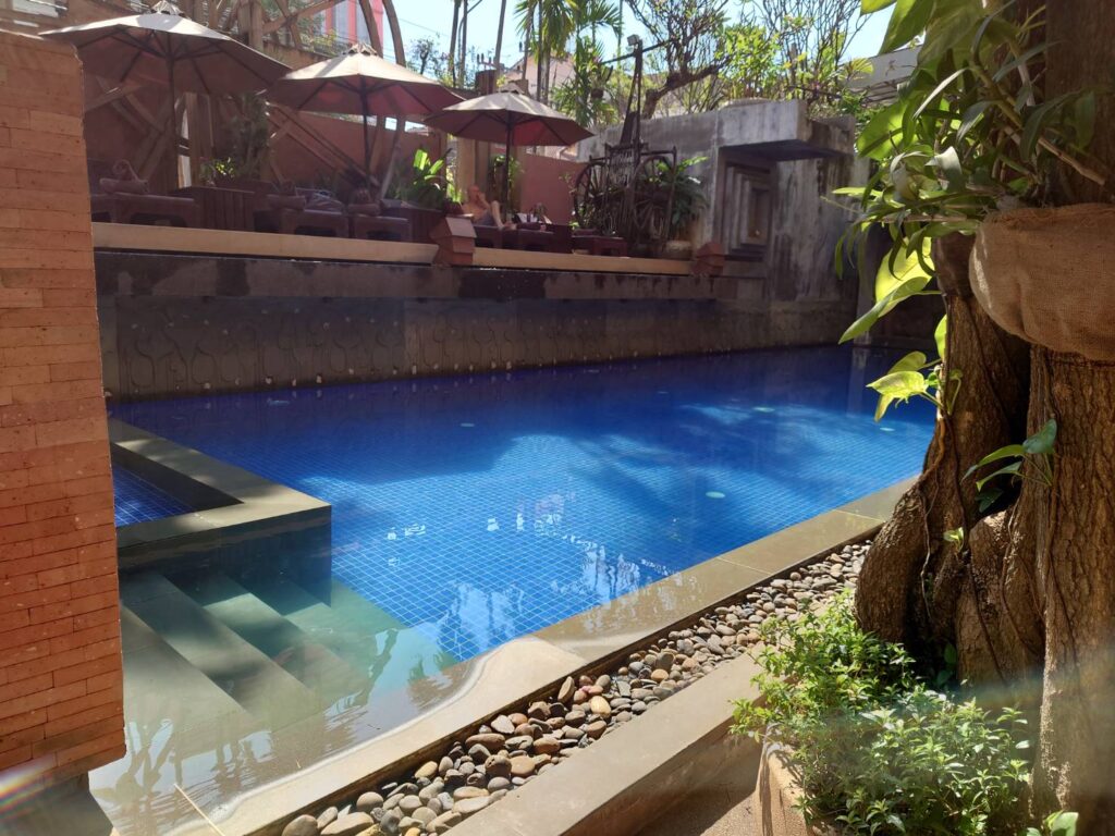 golden-temple-residence-welcome-pool