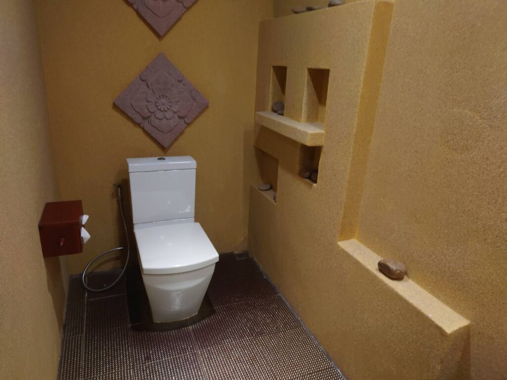 golden-temple-residence-toilet